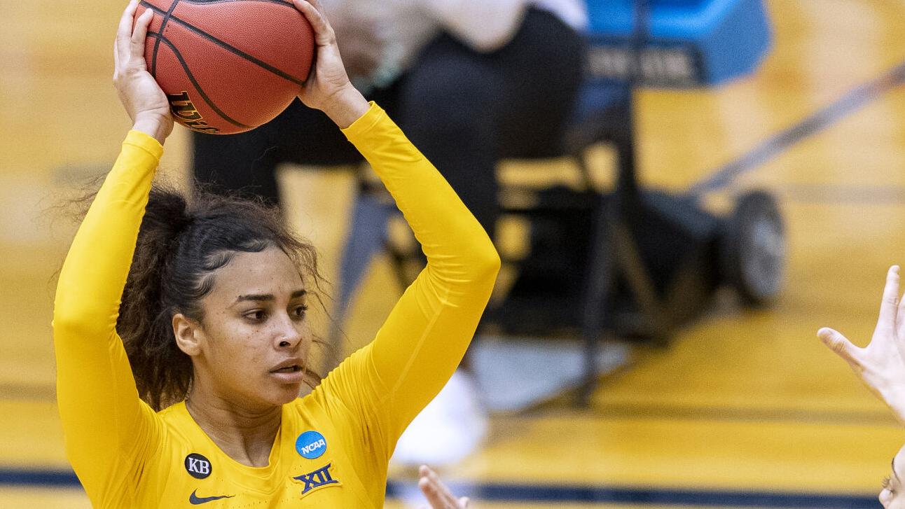 La basquetbolista dominicana Esmery Martínez está feliz de ser una Wildcat 🌵